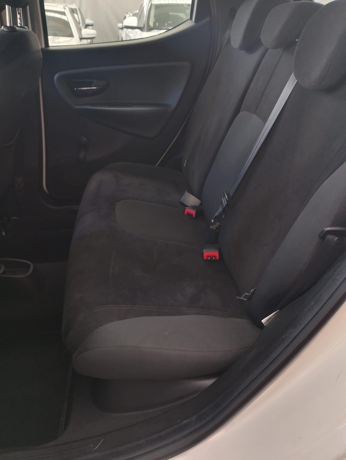 Lancia Ypsilon 1.2 69 CV Unyca