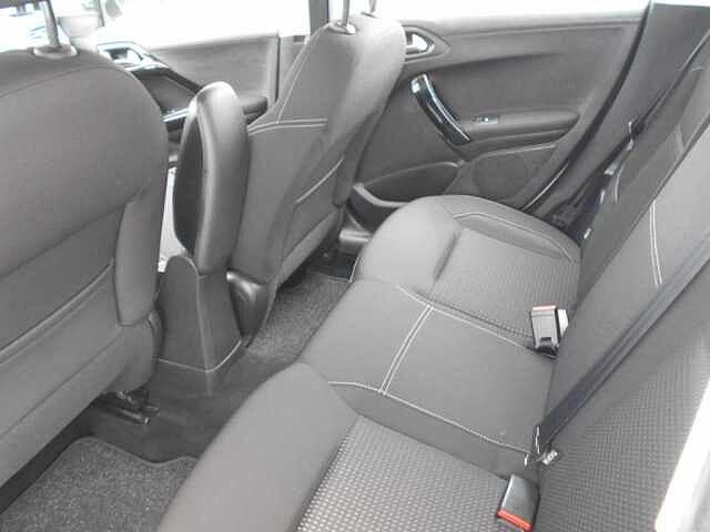 Peugeot 208 HDi 100 5 porte Allure