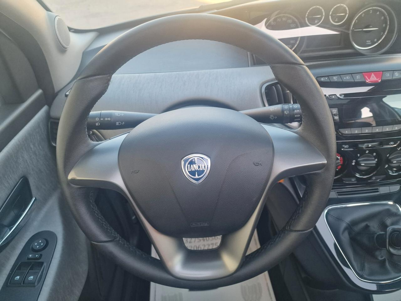 Lancia Ypsilon 1.2 benzina 70cv Tetto panoramico