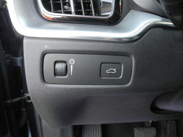 VOLVO XC60 2.0 D AWD Geartronic Business Plus Hybrid autom.