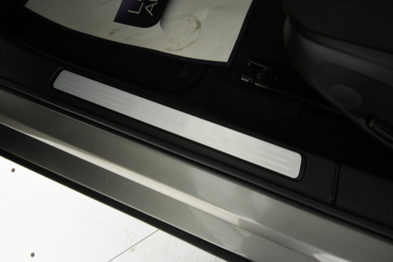 VOLVO V60 2.0 b4 Momentum Business auto NEOPATENTATI+C17"