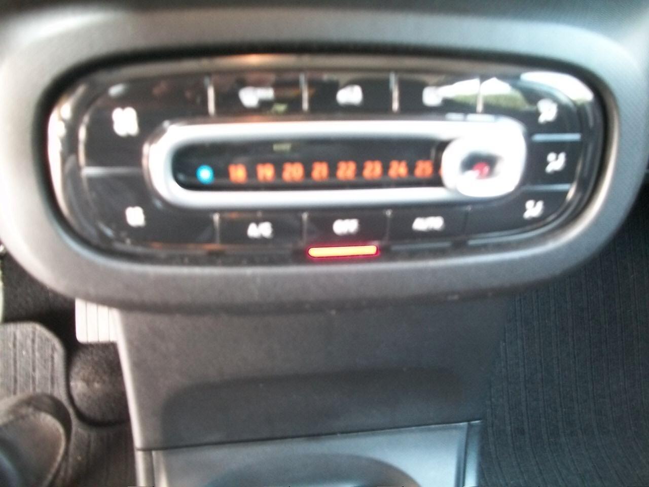 Smart ForFour 70 1.0 Passion cc999 euro 06 benzina 05 porte si neopatentati garanzia un anno km 102898 taliandati bi colore28