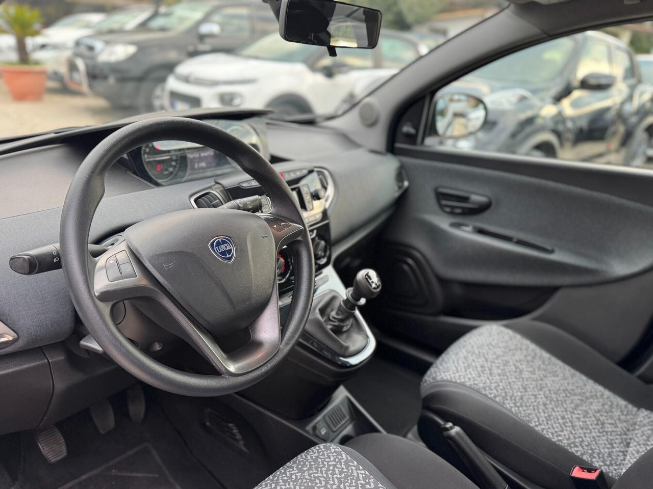 Lancia Ypsilon 1.0 FireFly 5 porte S&S Hybrid Ecochic