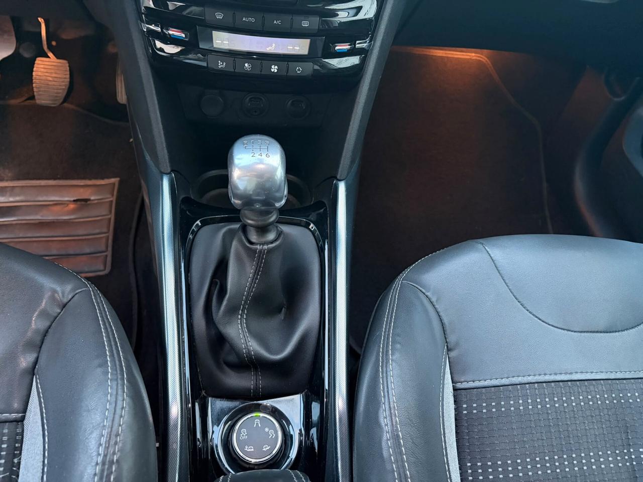 Peugeot 2008 1.6 e-HDi 115 CV Stop&Start Allure