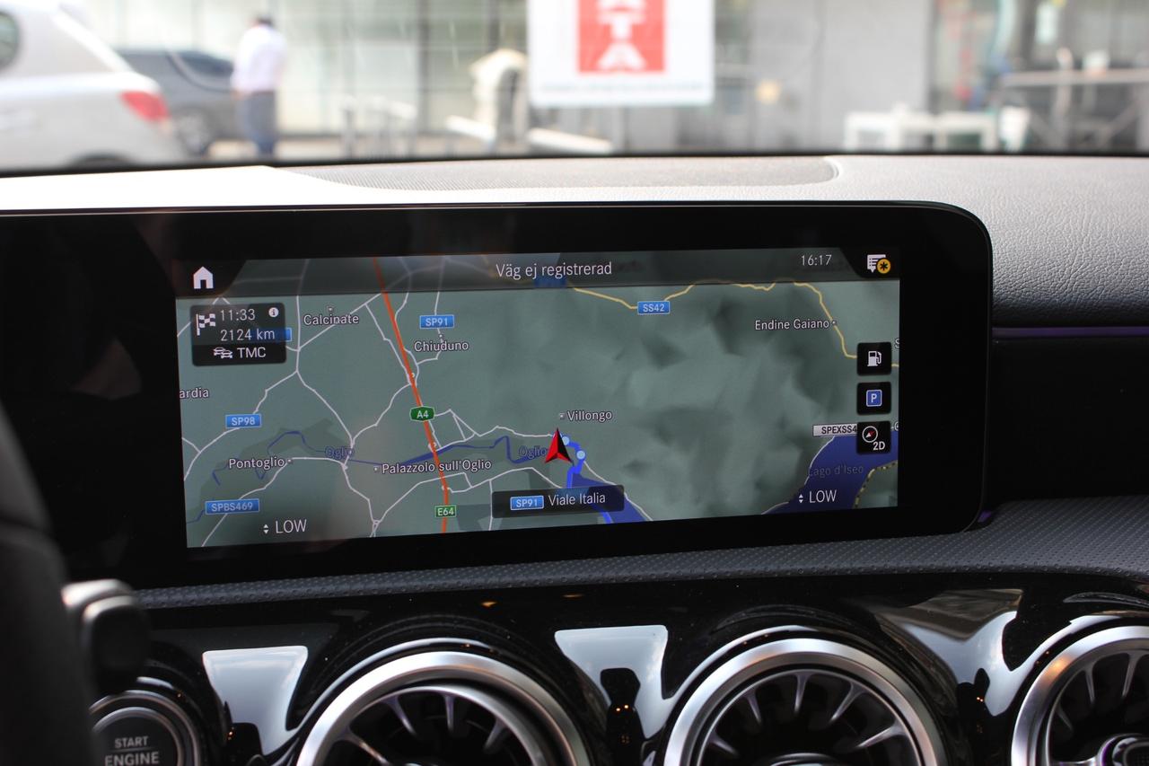 MERCEDES-BENZ A 180 AUTOMATIC BUSINESS AMG 7G-DCT TELECAMERA - NAVY