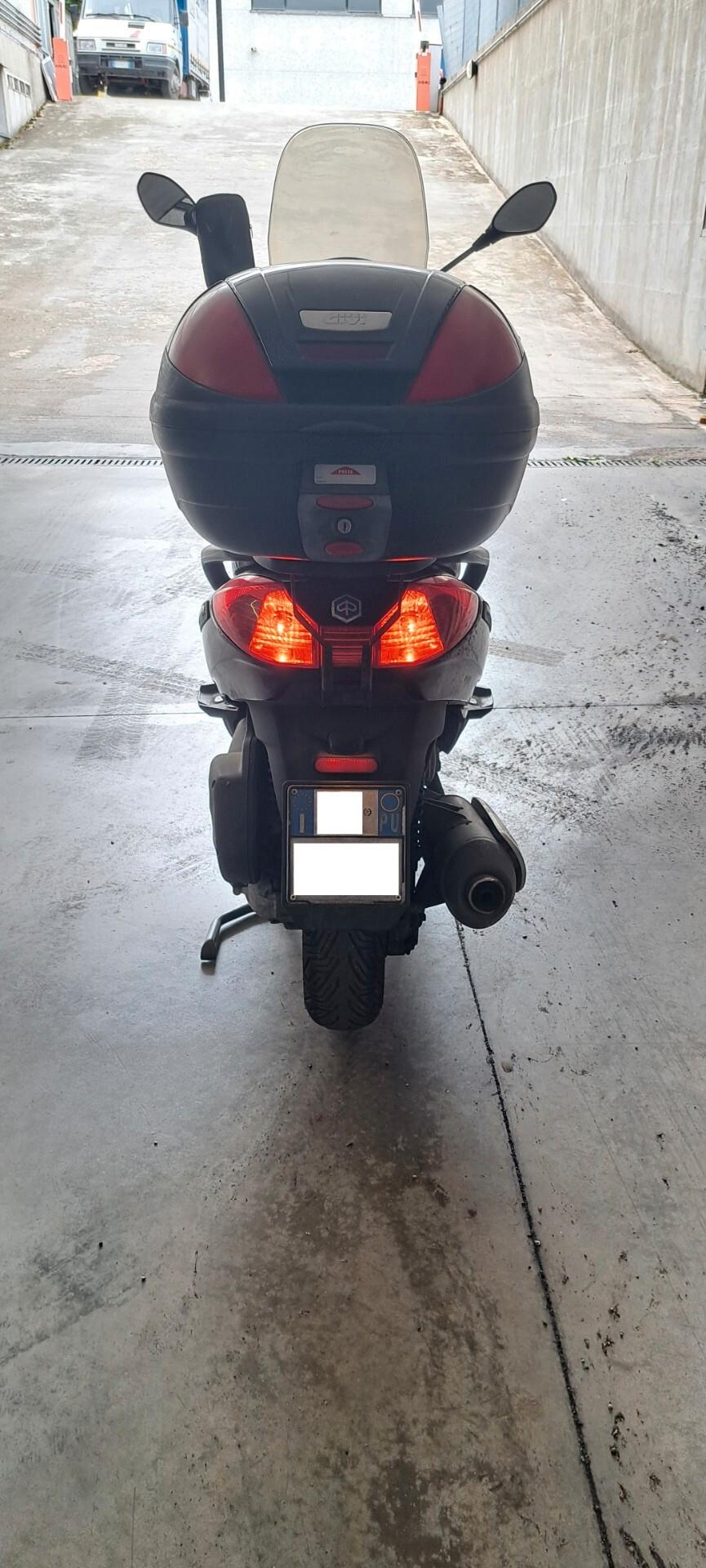 Piaggio X 7 250