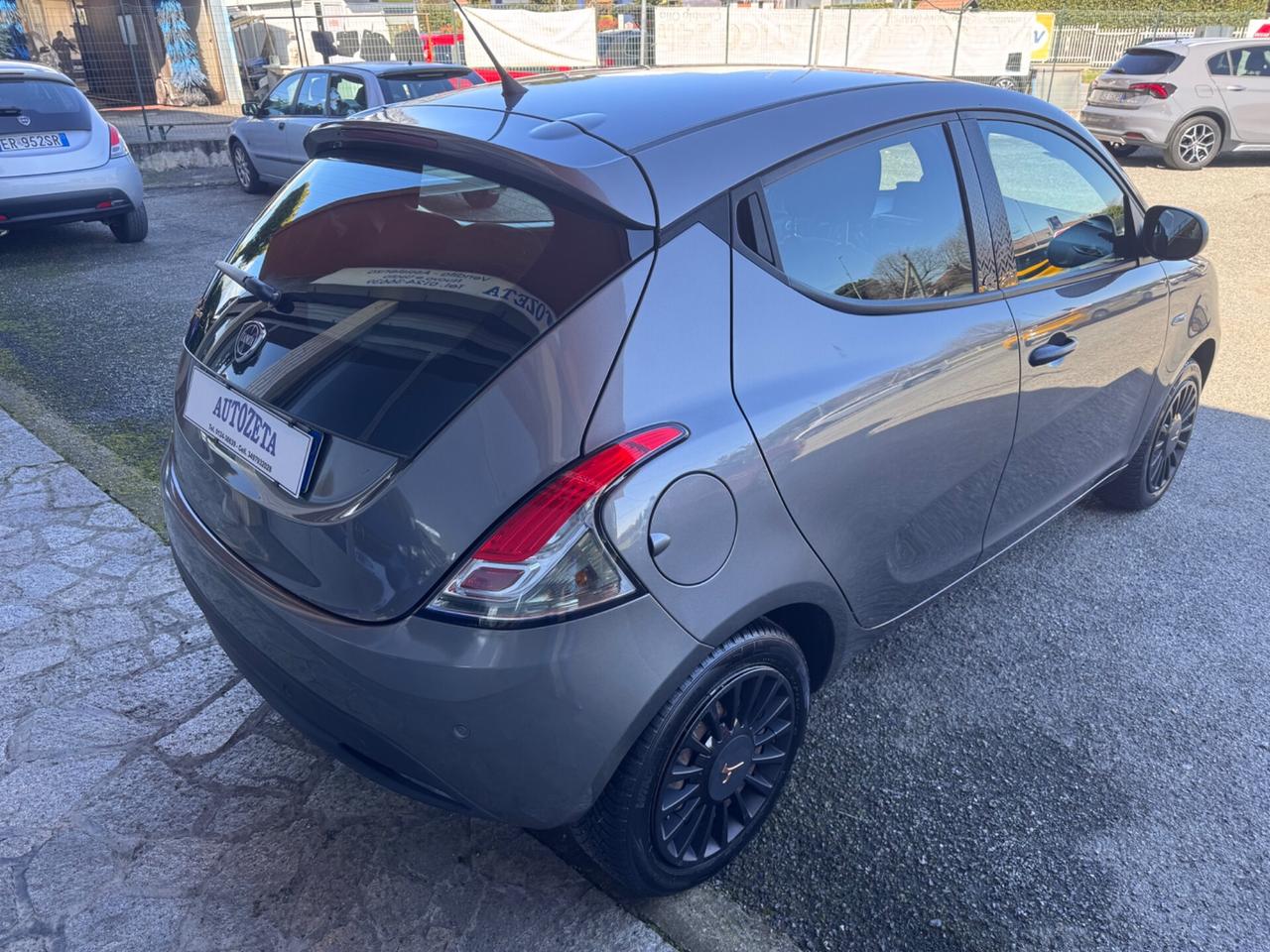 Lancia Ypsilon 1.2 69 CV 5 Black and Noir