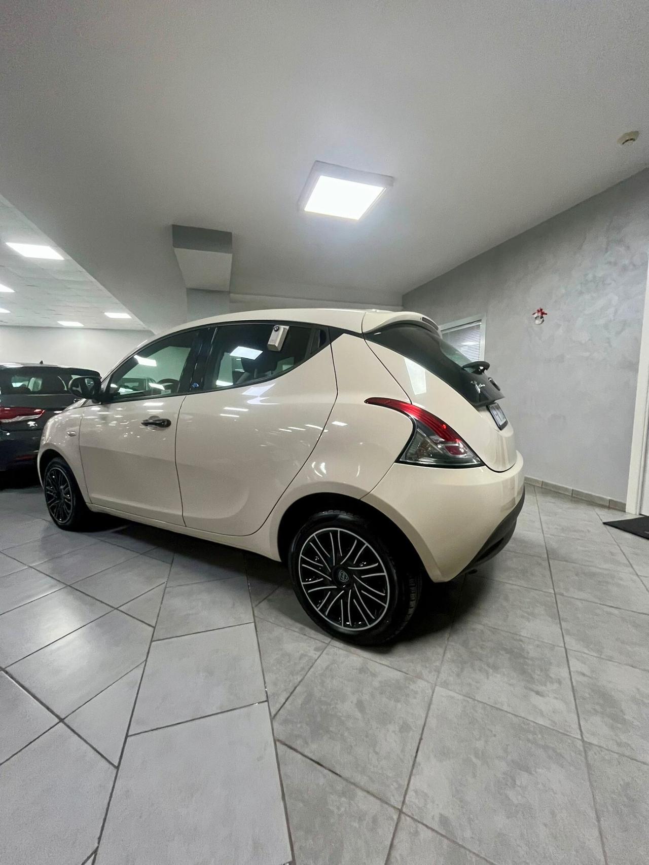 Lancia Ypsilon 1.2 69 CV 5 porte GPL Ecochic Elefantino Blu