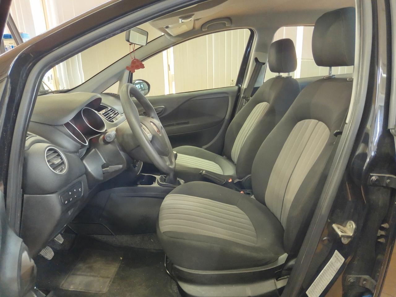 Fiat Punto 1.2 8V 5 porte Street 130 Mila chilometri ok neopatentati Fiat Punto 1.2 8V 5 porte Street 130 Mila chilometri ok neopatentati