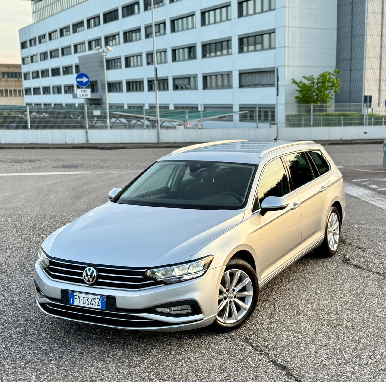 Volkswagen Passat Variant 1.6 TDI SCR DSG Business BMT