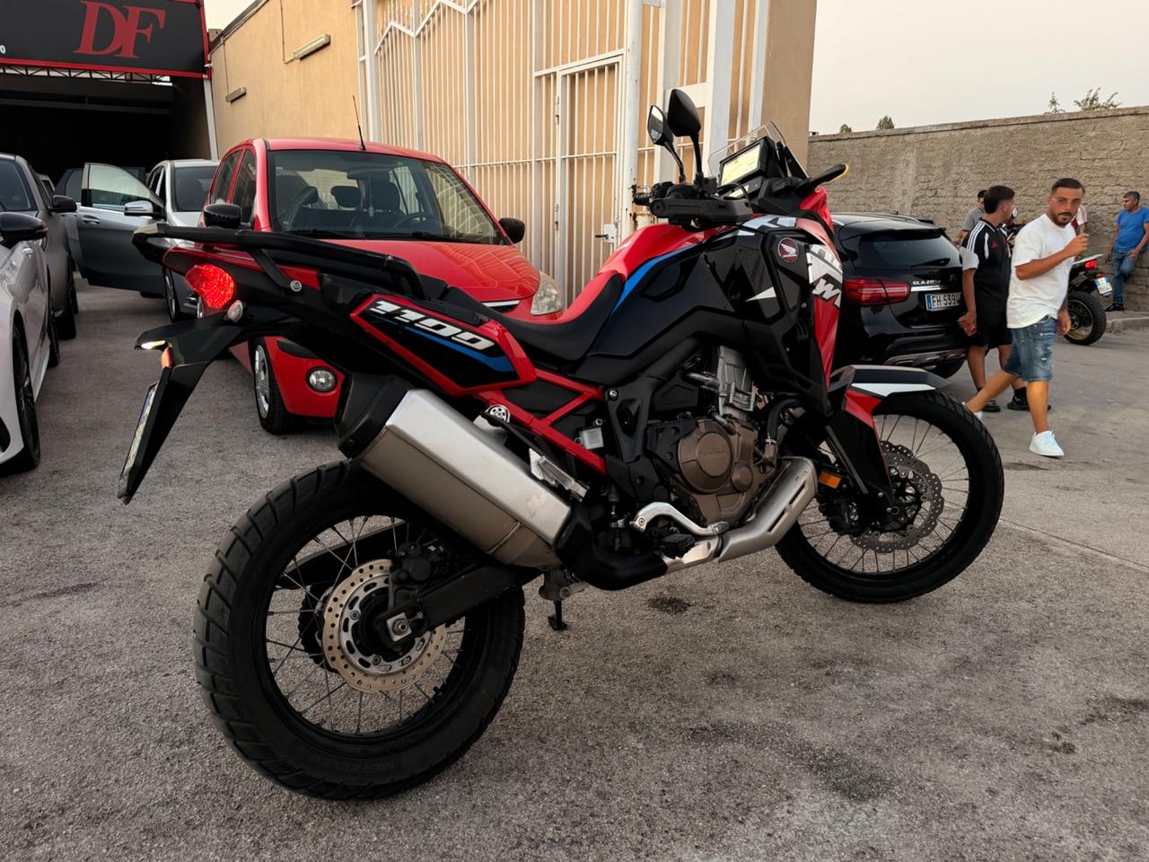 Honda Africa Twin 1100 Manuale possibilità di finanziamento