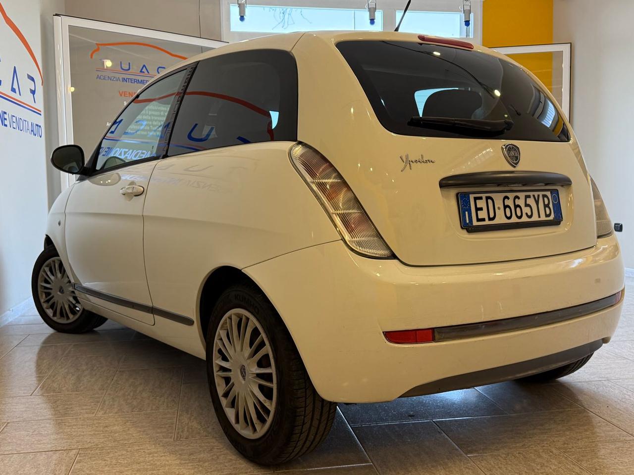 Lancia Ypsilon 1.3 Multijet MOMO DESIGN #6542
