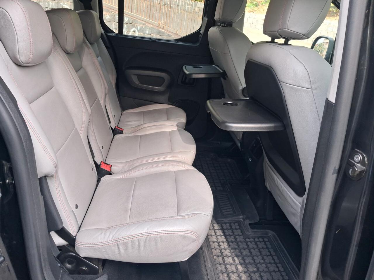 Toyota Proace Pianale ribassato con rampa disabili in carrozzina