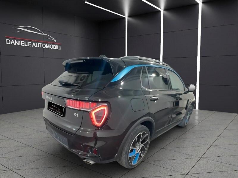 LYNK&CO 01 01 PHEV