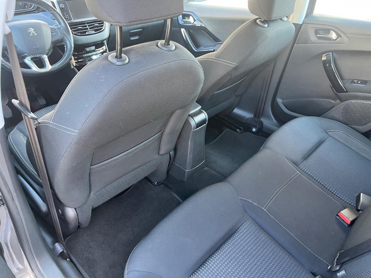 PEUGEOT 208 - NEOPATENTATI