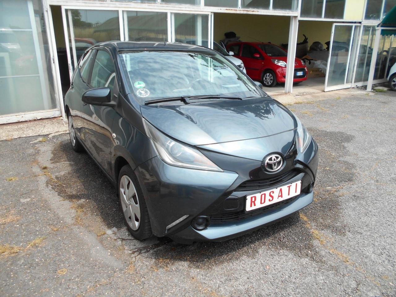 Toyota Aygo 1.0 5 porte Lounge Connect euro 5 neo patentati