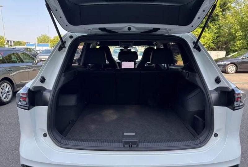 Volkswagen Tiguan Tiguan 2.0 TDI 150 CV DSG R-Line Gancio 19" Camera 360°