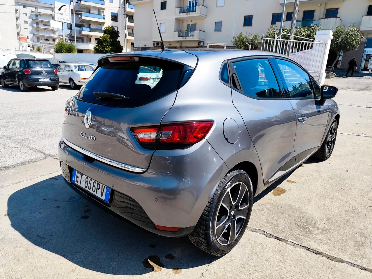 Renault Clio 1.2 75CV 5 porte Costume National