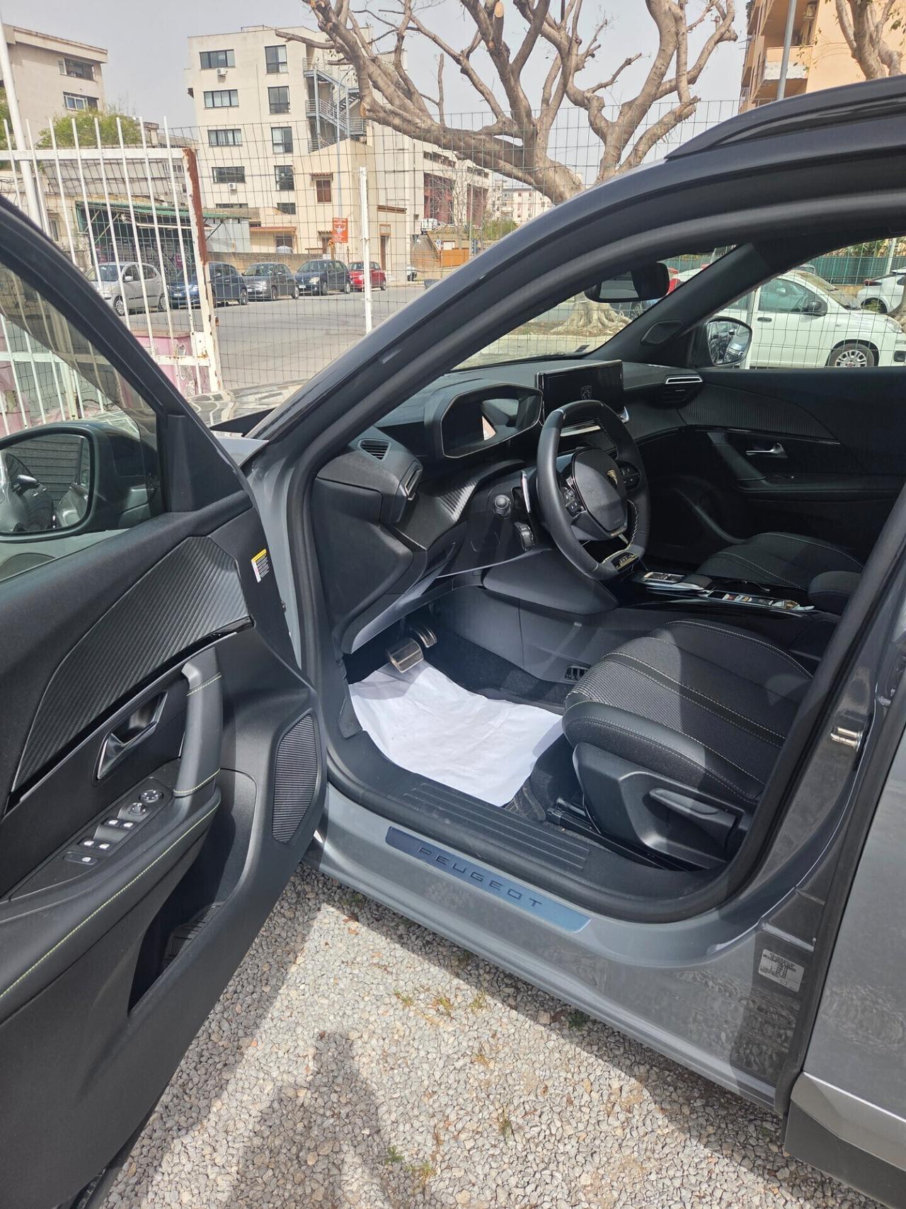 Peugeot 2008 Hybrid 145 e-DCS6 GT Exclusive