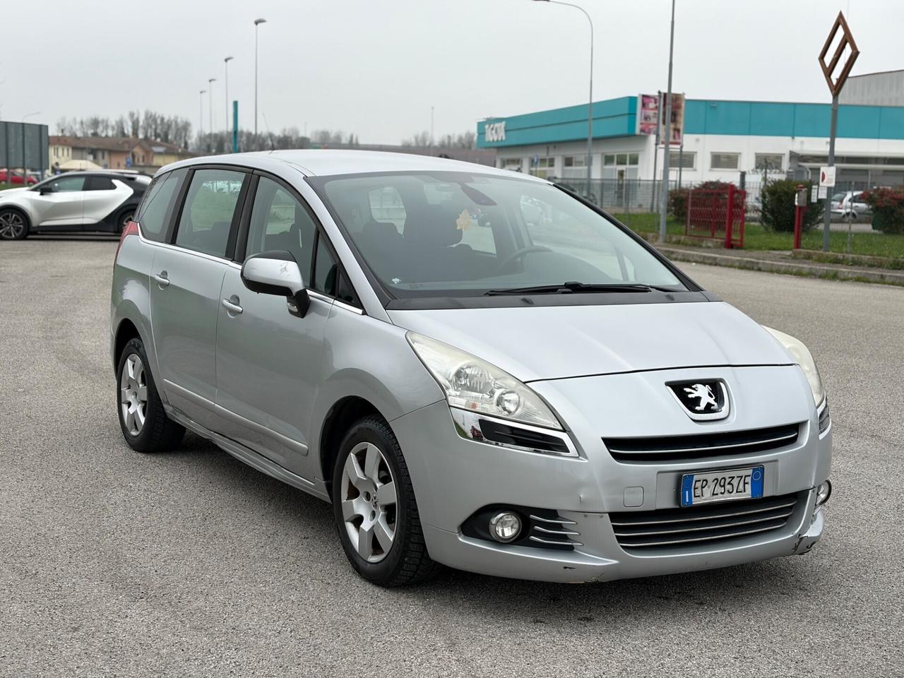 Peugeot 5008 1.6 diesel 2013 7 posti