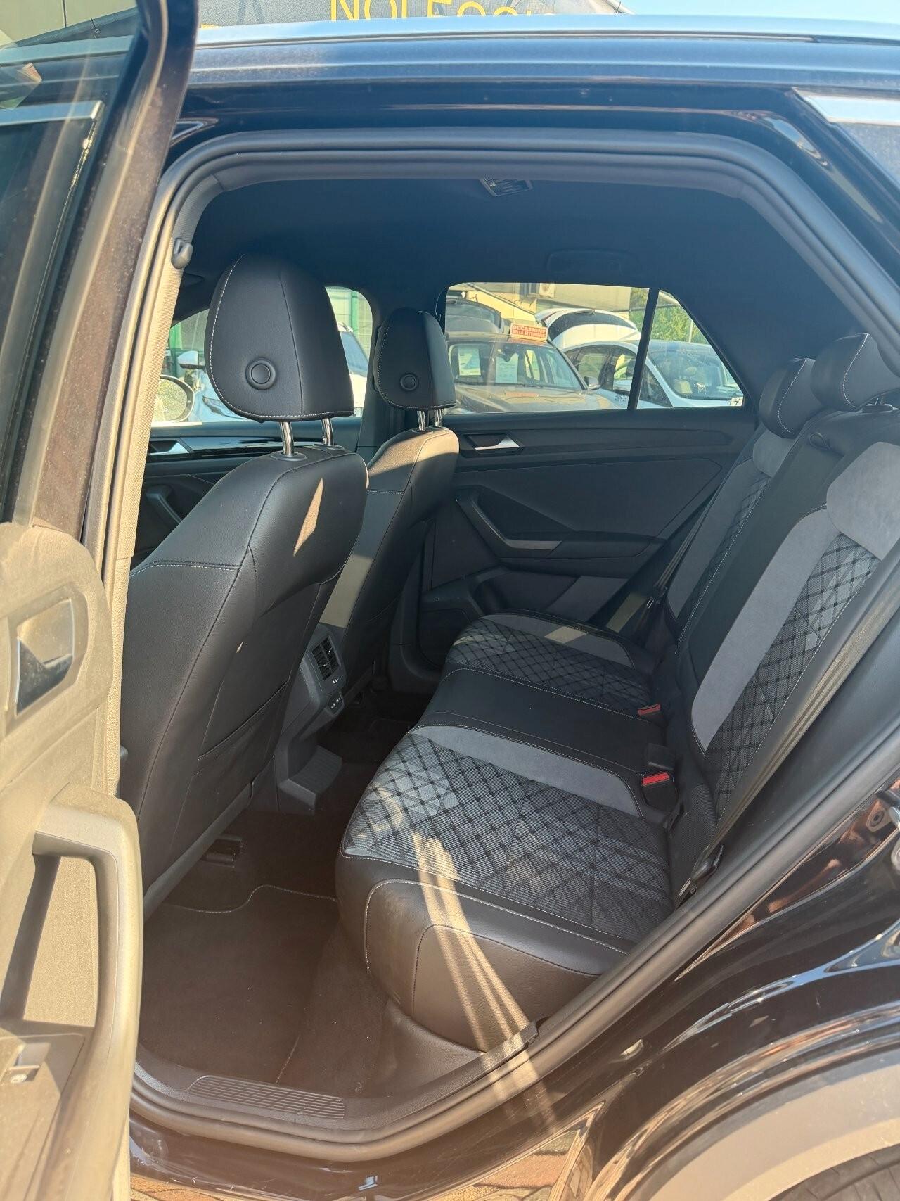 VW T-ROC 2.0 TDI SCR R-Line Neo patentati