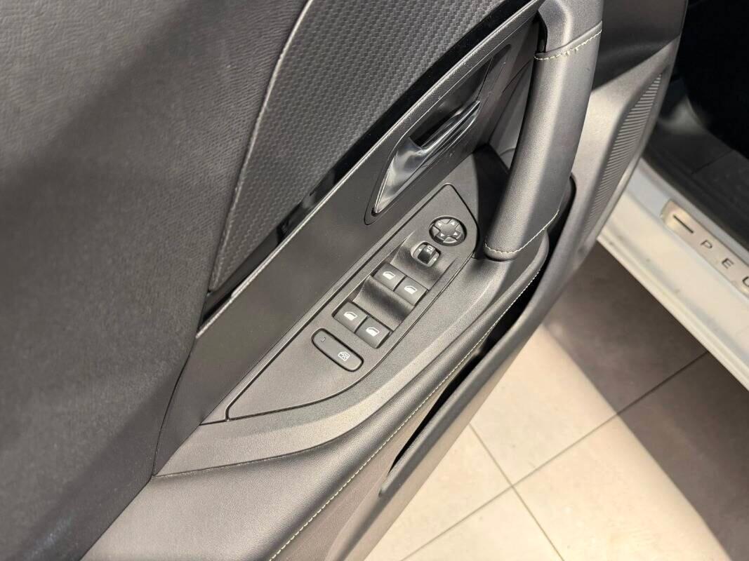 Peugeot 2008 BlueHDi 130 S&S EAT8 GT