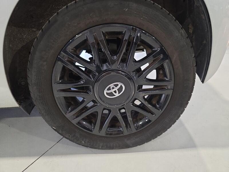 Toyota Aygo Connect 1.0 VVT-i 72 CV 5 porte x-play MMT