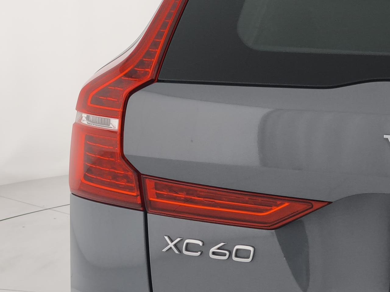 Volvo XC60 2.0 b4 Plus Dark awd