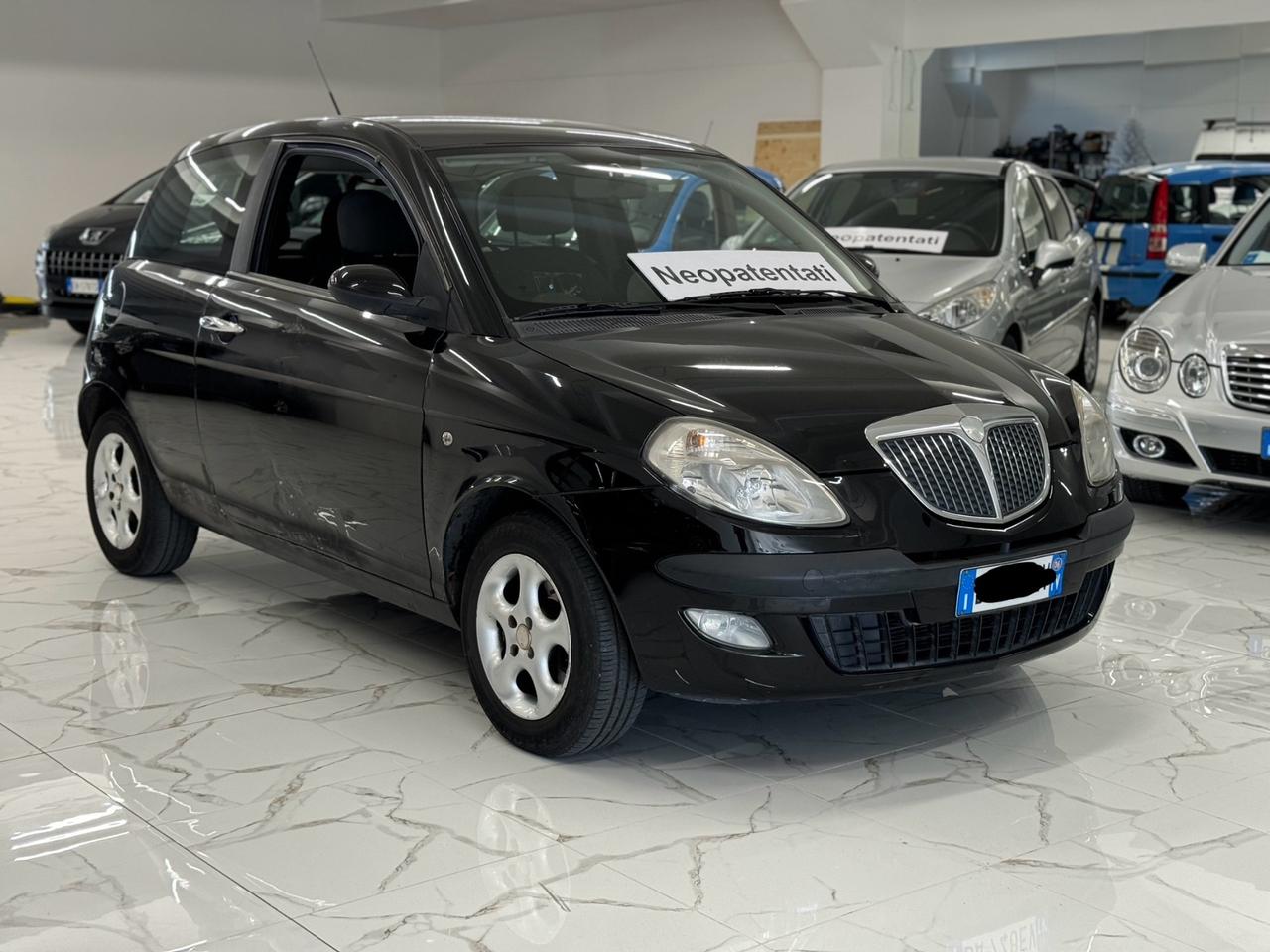 Lancia Ypsilon 1.2 NEOPATENTATI