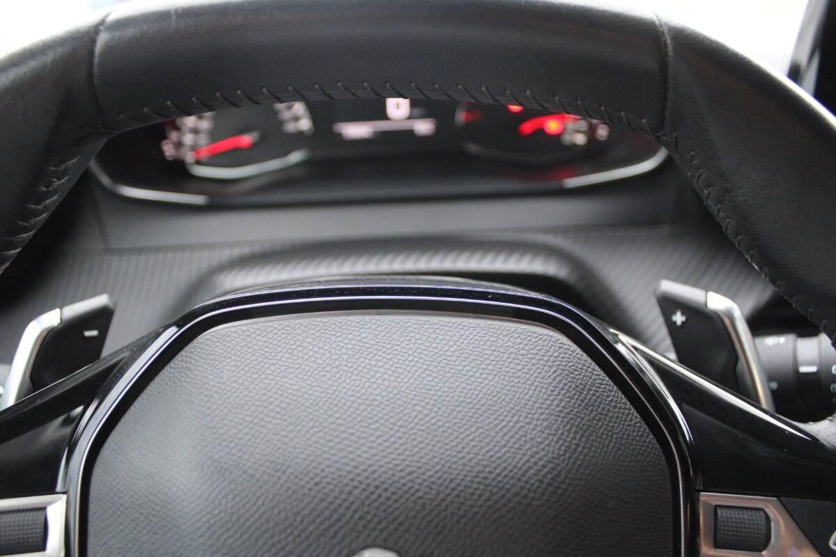 Peugeot 208 1.2 puretech Allure s&s 100cv eat8 Con CARPLAY