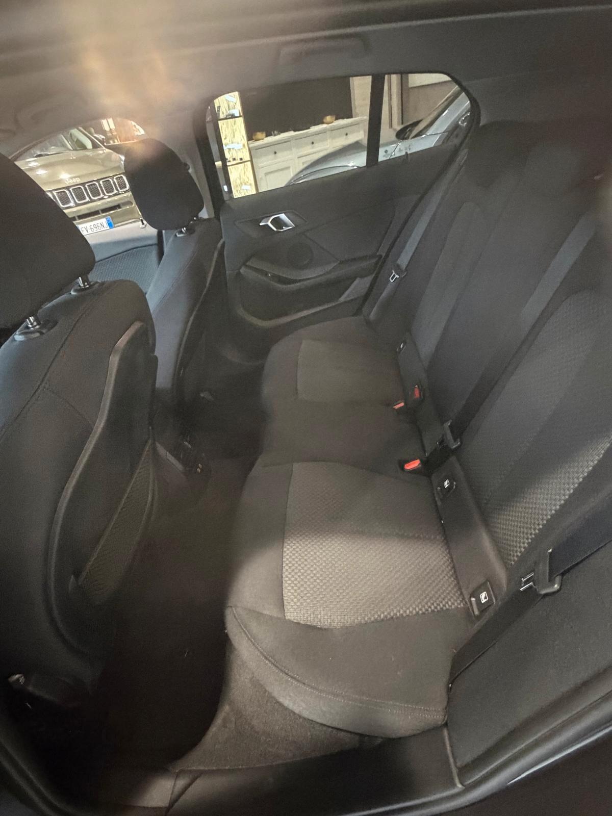 Bmw 118 118d 5p. Business Advantage