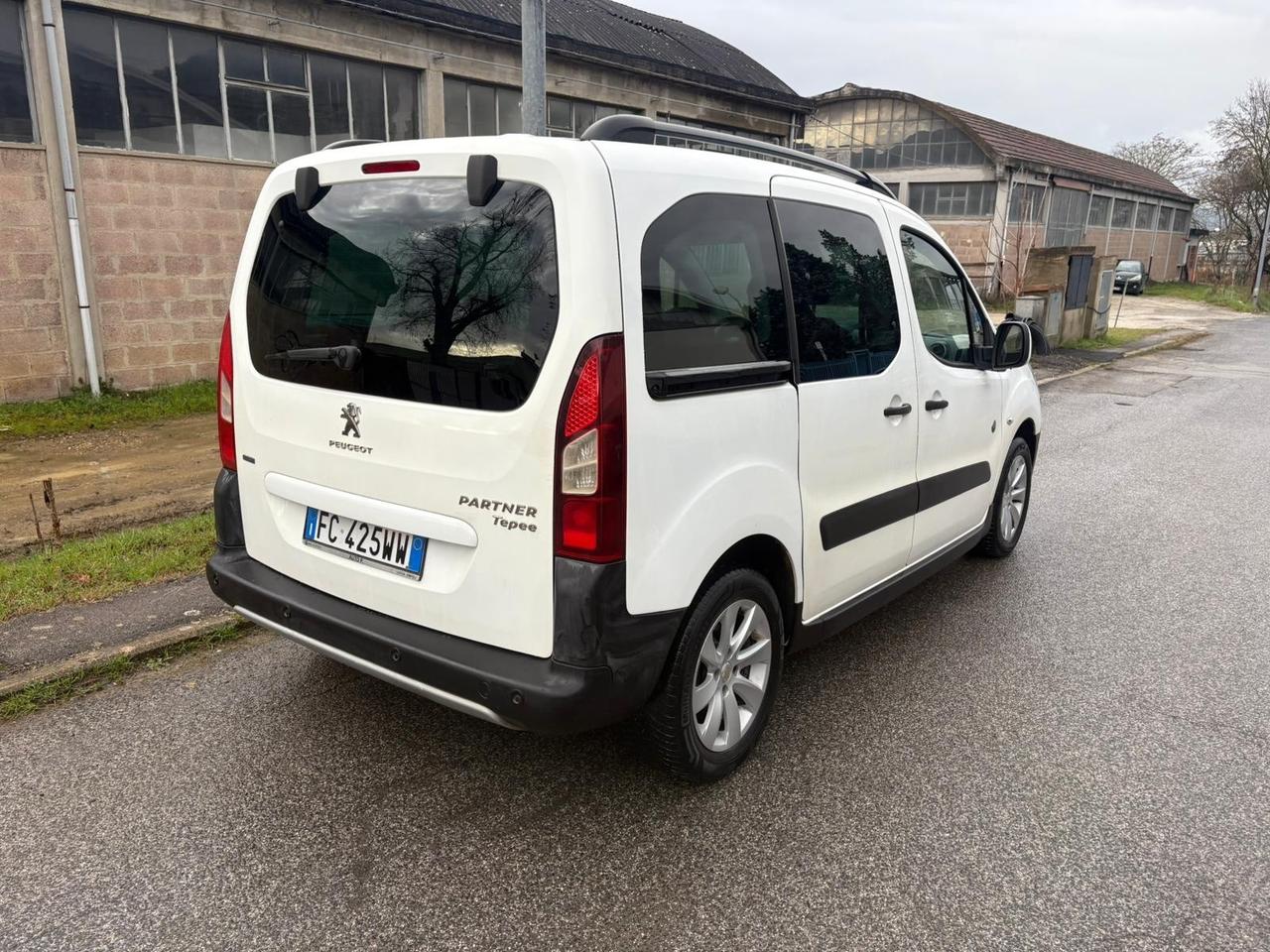 Peugeot Partner Tepee 2016 BlueHDi 120 S&S Outdoor