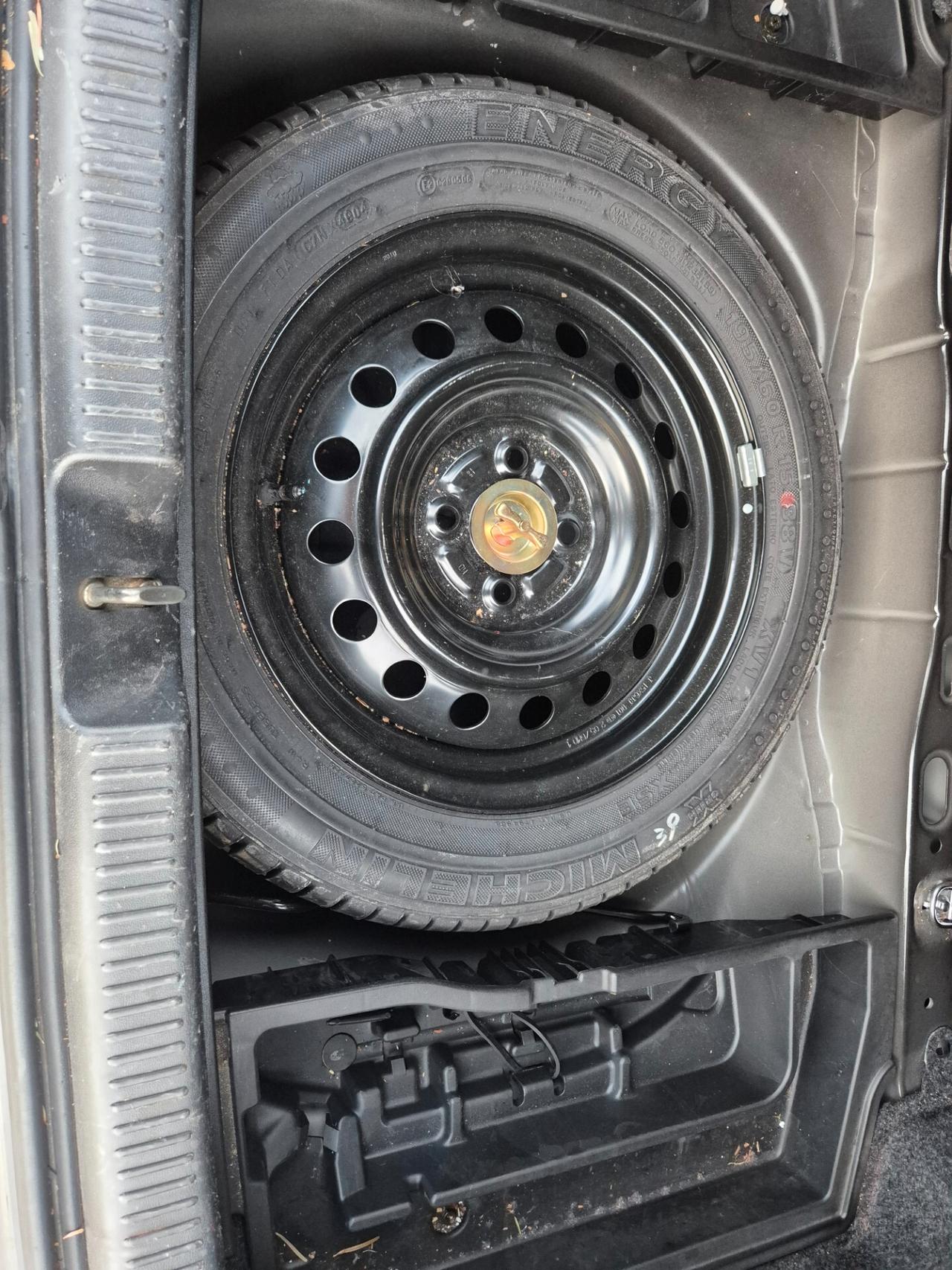 Toyota Corolla 1.6 16V 5 porte radiazione per Africa