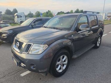 Nissan Pathfinder Pathfinder III 2010 2.5 dci XE