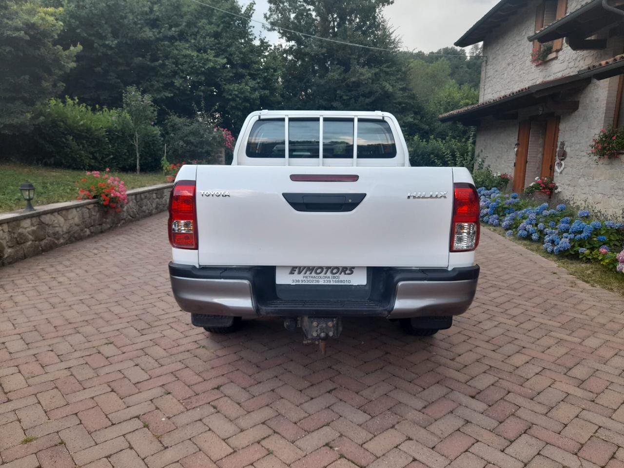 Toyota Hilux 2.4 D-4D 4WD 4 porte Double Cab Lounge AUTOCARRO