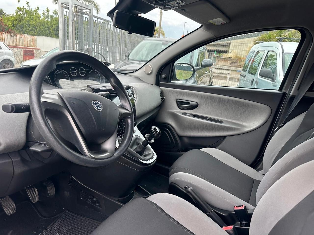 Lancia Ypsilon 1.2 69 CV 5 porte GPL Ecochic Silver-2014