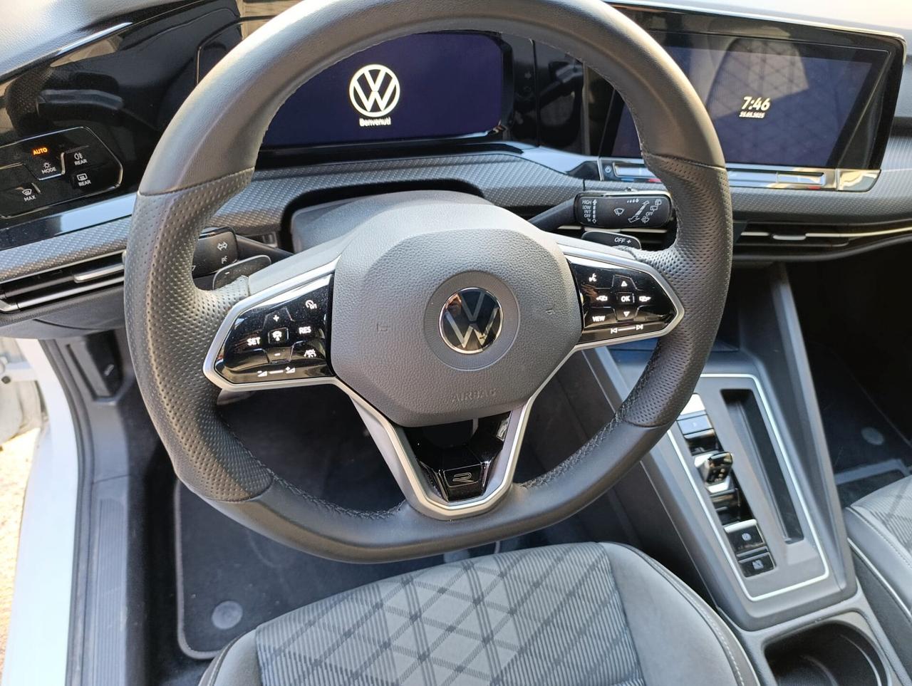 Volkswagen Golf 1.5 eTSI 150 CV EVO ACT DSG R-Line - NEOPATENTATI