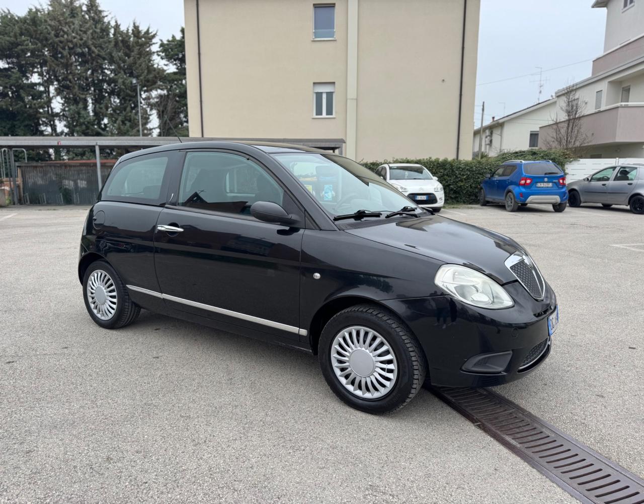 Lancia Ypsilon 1.3 MJT 75 CV Argento