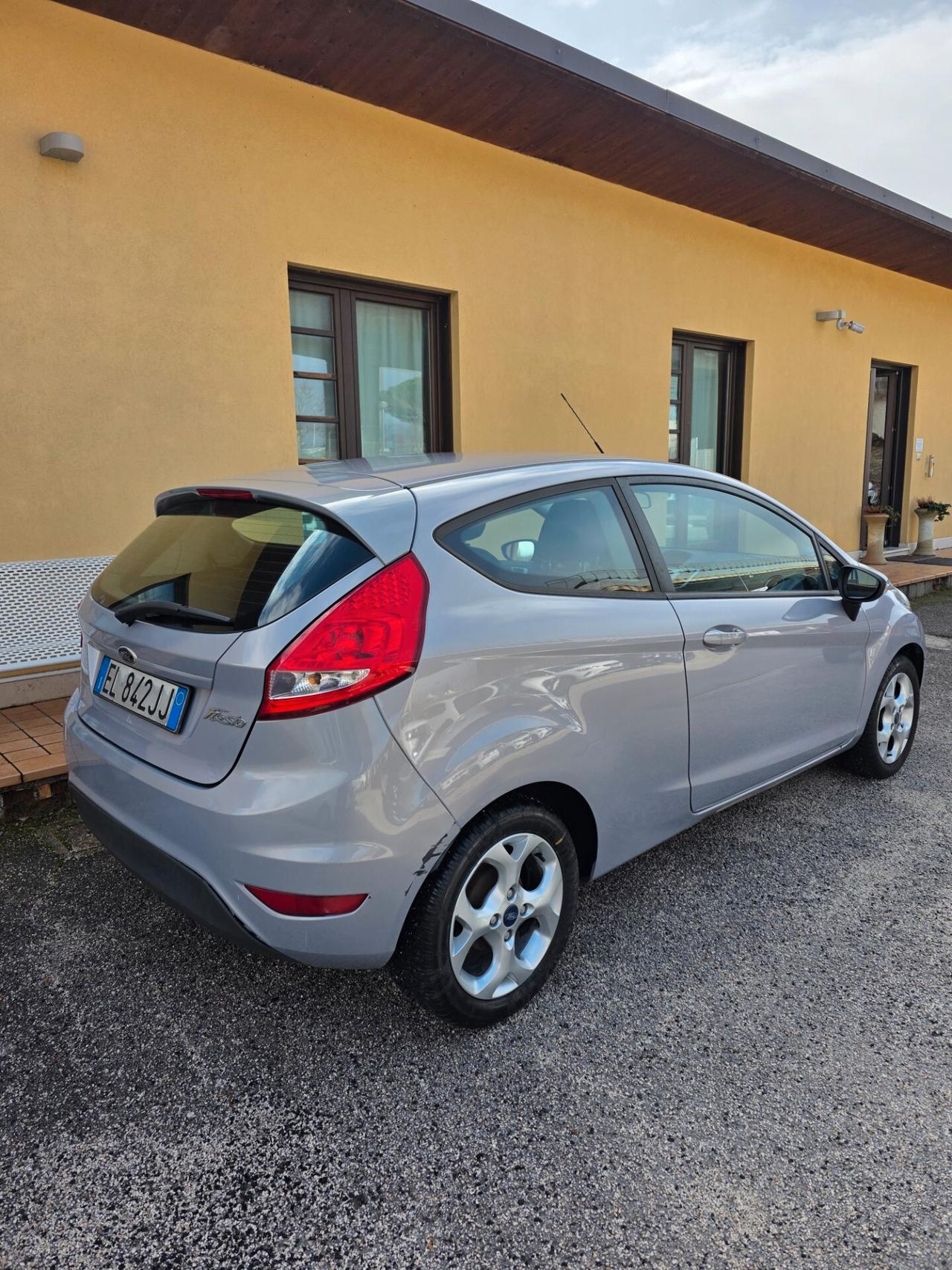 Ford Fiesta 1.4 TDCi 70CV 3 porte Titanium