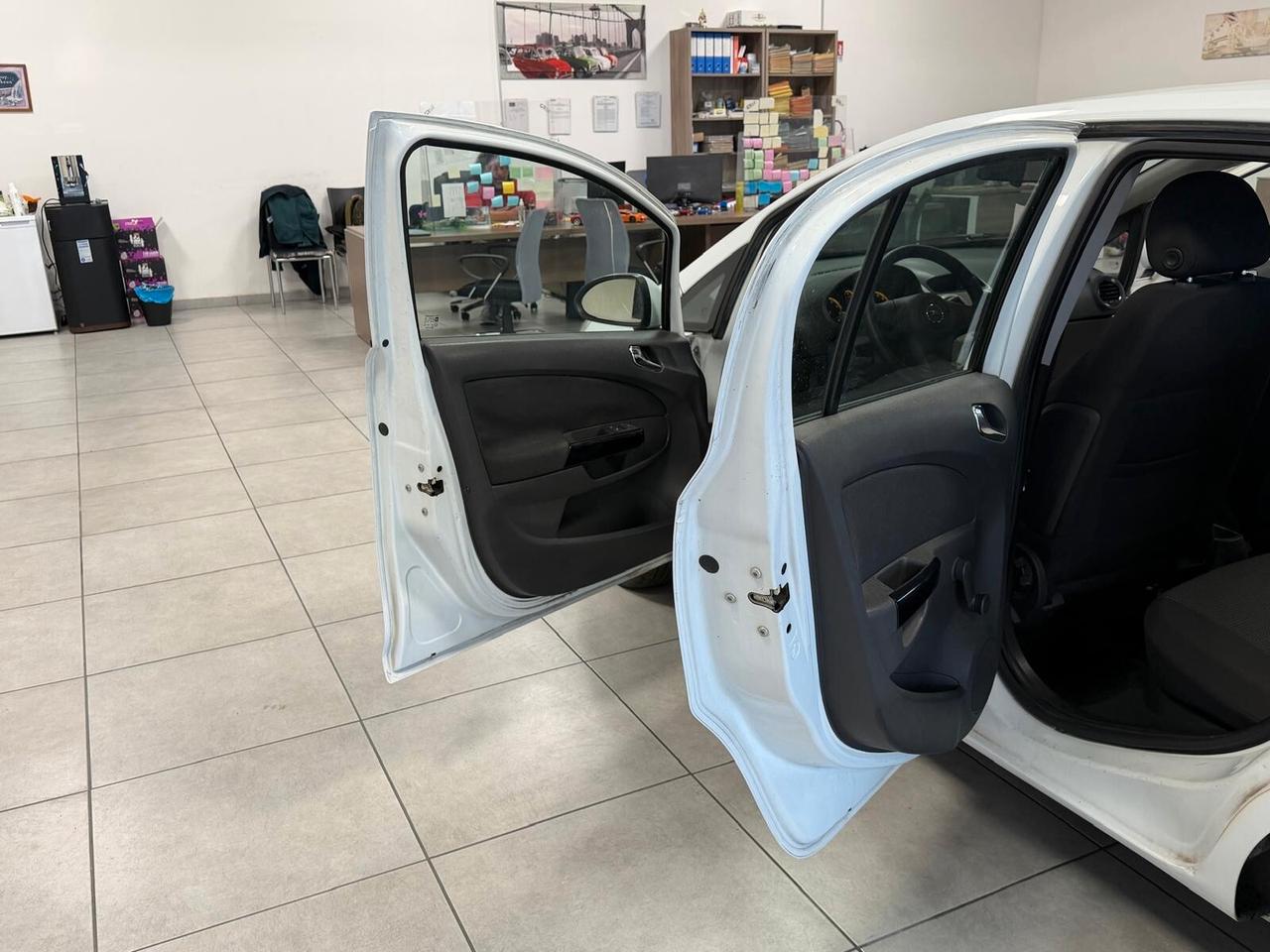 Opel Corsa 1.2 BENZ 86CV 5P UNIRPO 2010