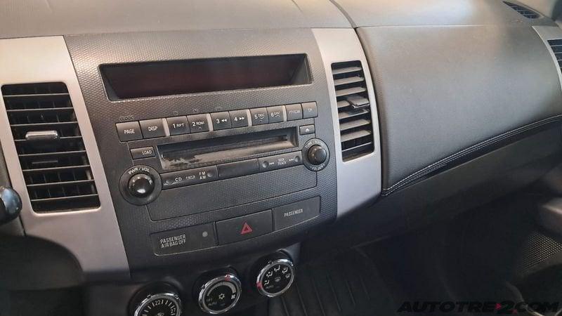 Mitsubishi Outlander Outlander 2.2 DI-D Intense DPF
