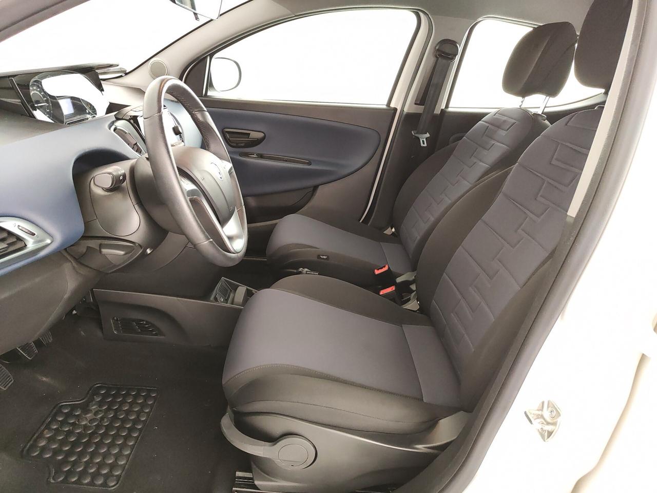 Lancia Ypsilon 1.0 FireFly 5 porte S&S Hybrid Platino