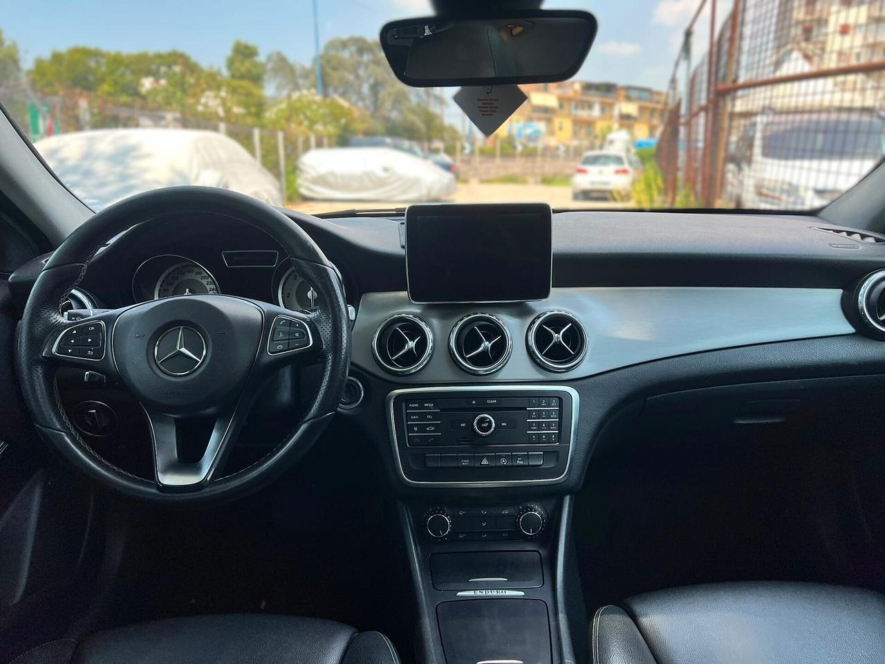 MERCEDES-BENZ GLA 180 d Automatic Premium - 2016