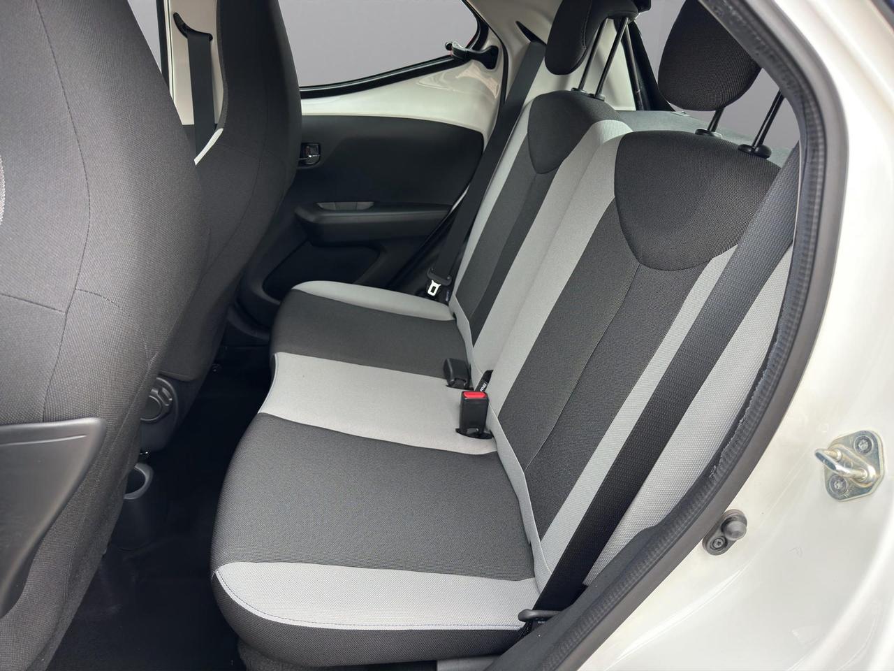 Toyota Aygo 5p 1.0 x-play m-mt