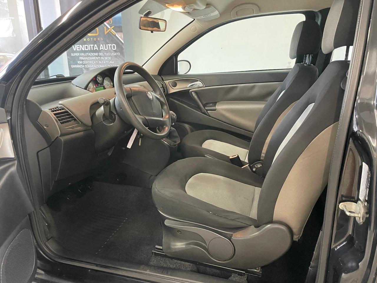 Lancia Ypsilon 1.2 16V Oro