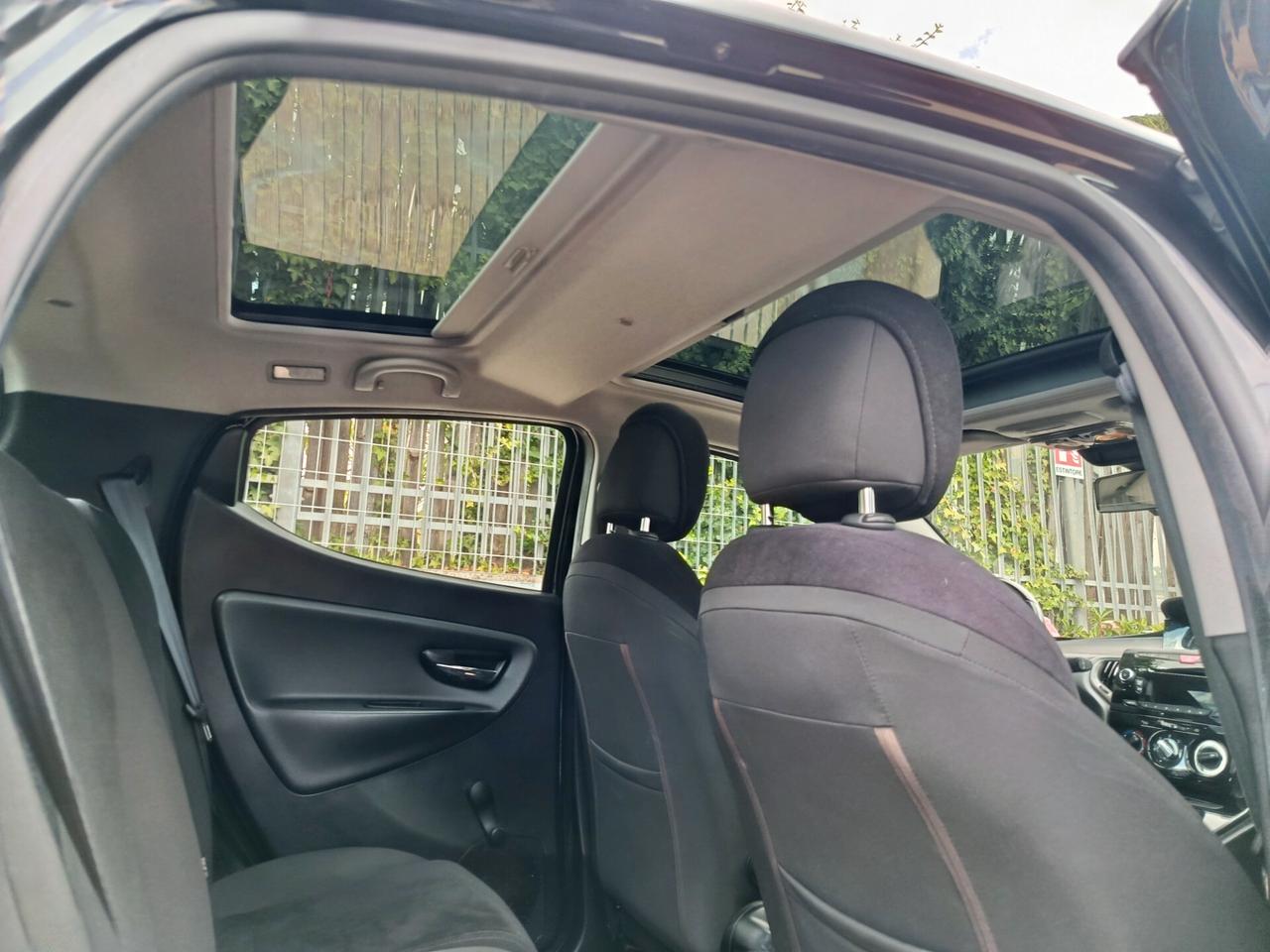 Lancia Ypsilon 1.3 MJT 16V 95 CV 5 porte S&S Platinum Tetto apribile