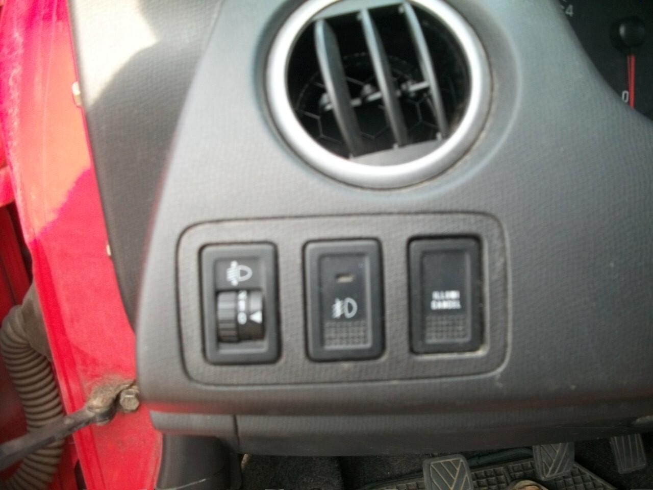 Suzuki Swift 1.3 5p. GLX KM 200.300 CC 1328 BENZINA EURO 04 REVISIONE SCADE 30/06/2026 BOLLATA 30/06/2026 SI NEOPATENTATI UNICO PROPRIETARIO GIA FATTA LA FRISIONE GOMMATA 95/100 GARANZIA UN ANNOCOME NUOVA
