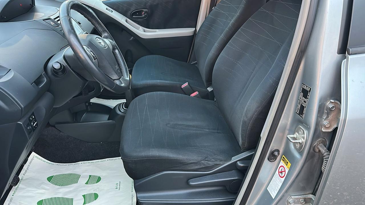 Toyota Yaris 1.0 benzina 5 porte