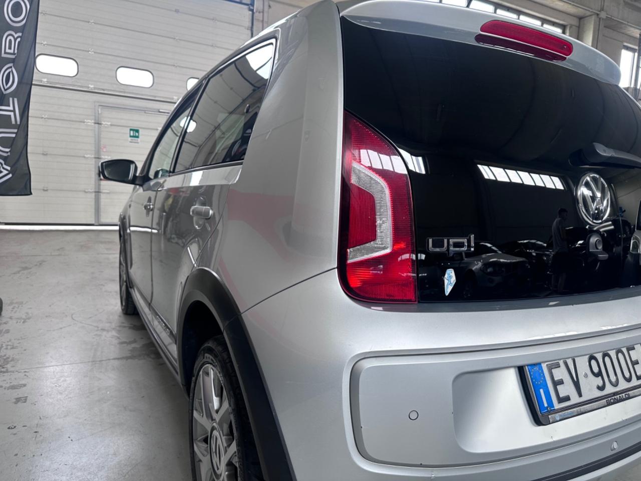 Volkswagen up! 1.0 75 CV 5p. cross up!