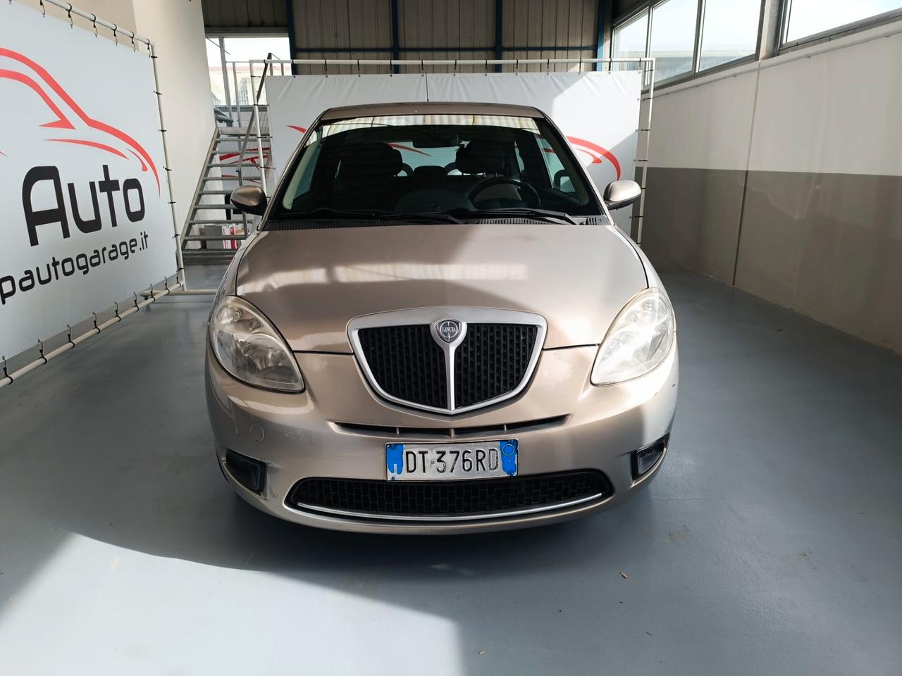 Lancia Ypsilon 1.3 MJT 75 CV Oro